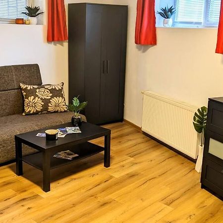 Cosy One Bedroom Flat With Free Parking & Wifi Kluž Exteriér fotografie