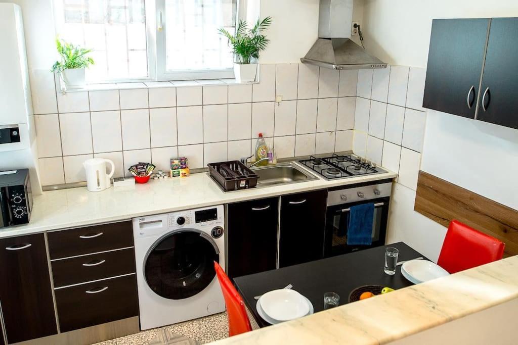 Cosy One Bedroom Flat With Free Parking & Wifi Kluž Exteriér fotografie
